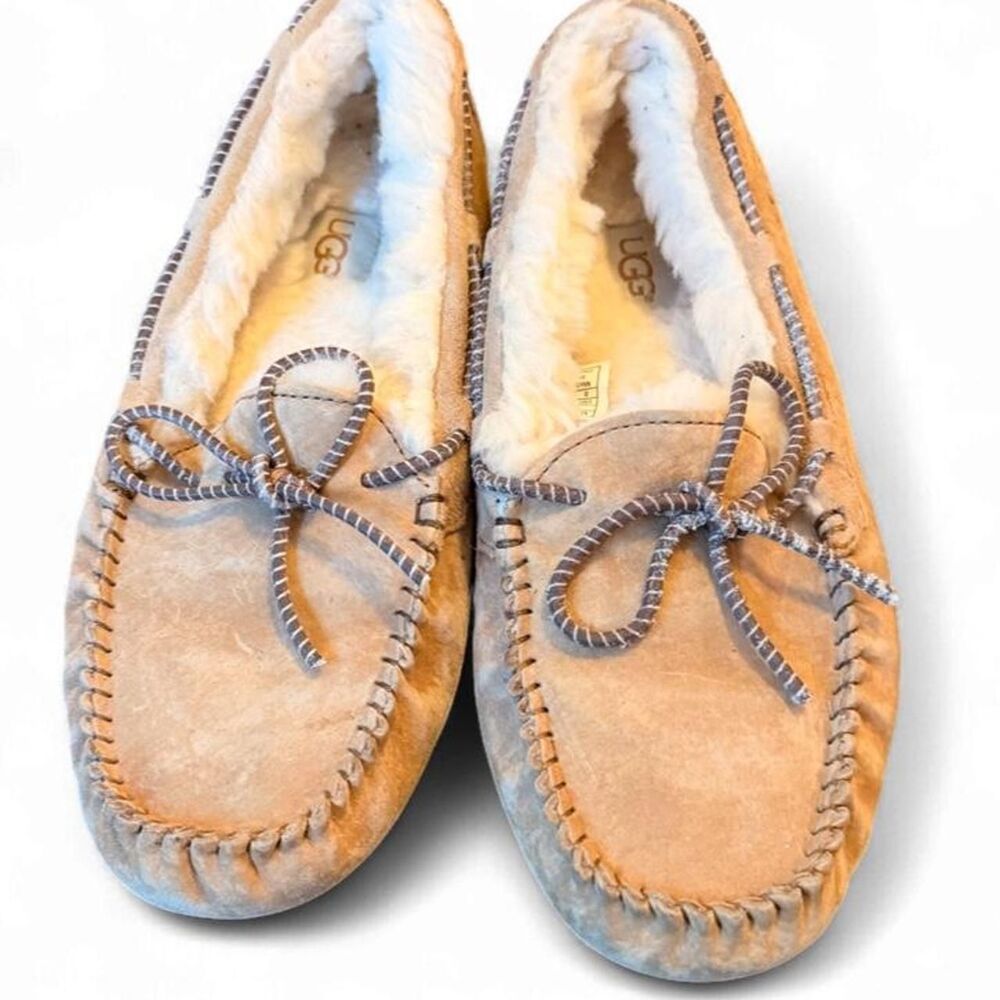 UGG Dakota Moccasin Slippers Womens 8 Sand Brown Suede Shearling Loafers